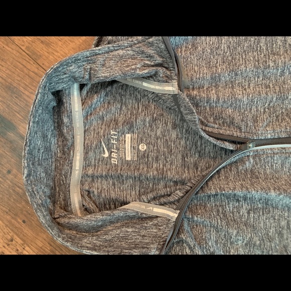 Nike Dri-Fit Workout Top - Picture 3 of 3